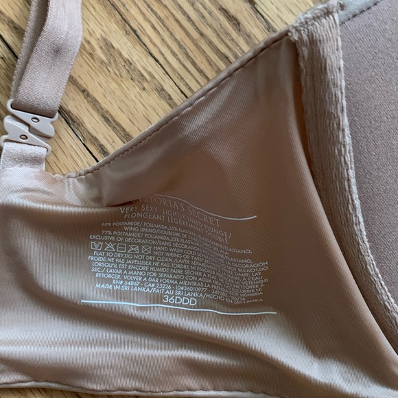 2/$25 VS - Very Sexy Lightly Lined Plunge Bra - Picture 4 of 10